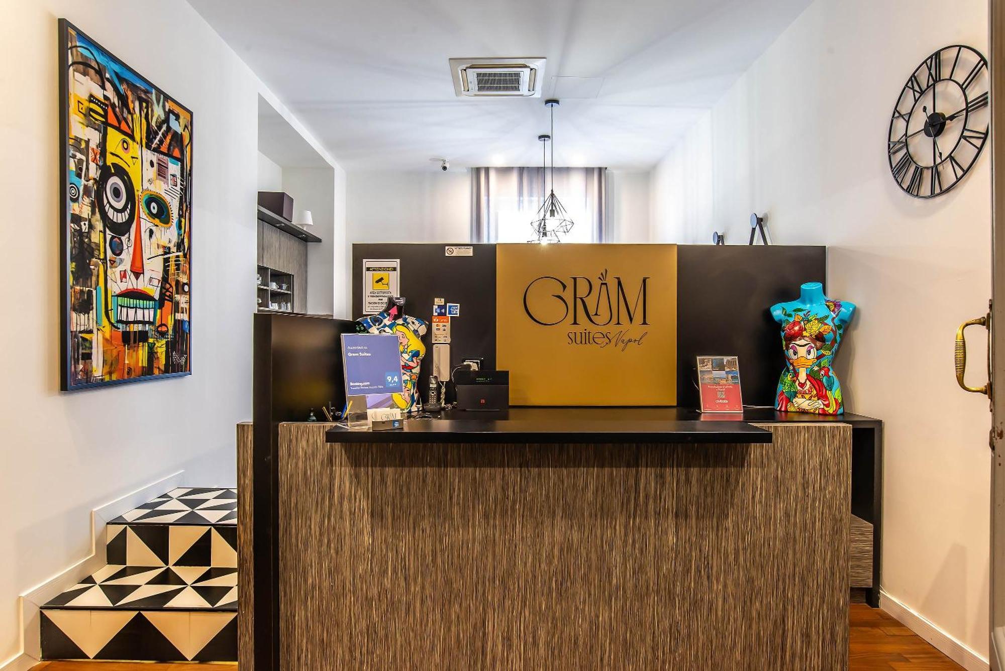 Gram Suites Napels Buitenkant foto