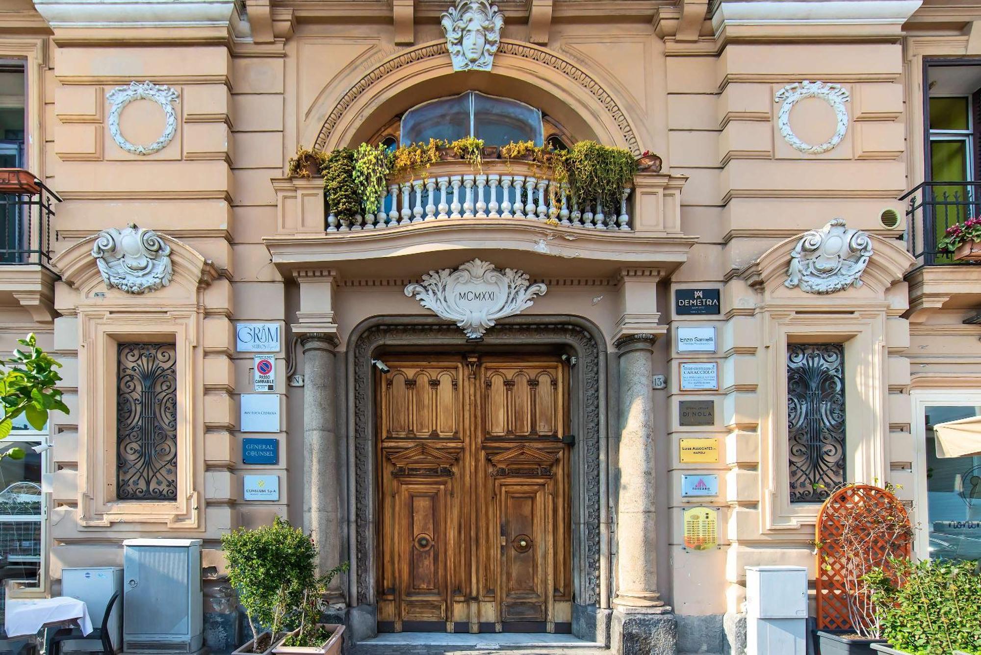 Gram Suites Napels Buitenkant foto