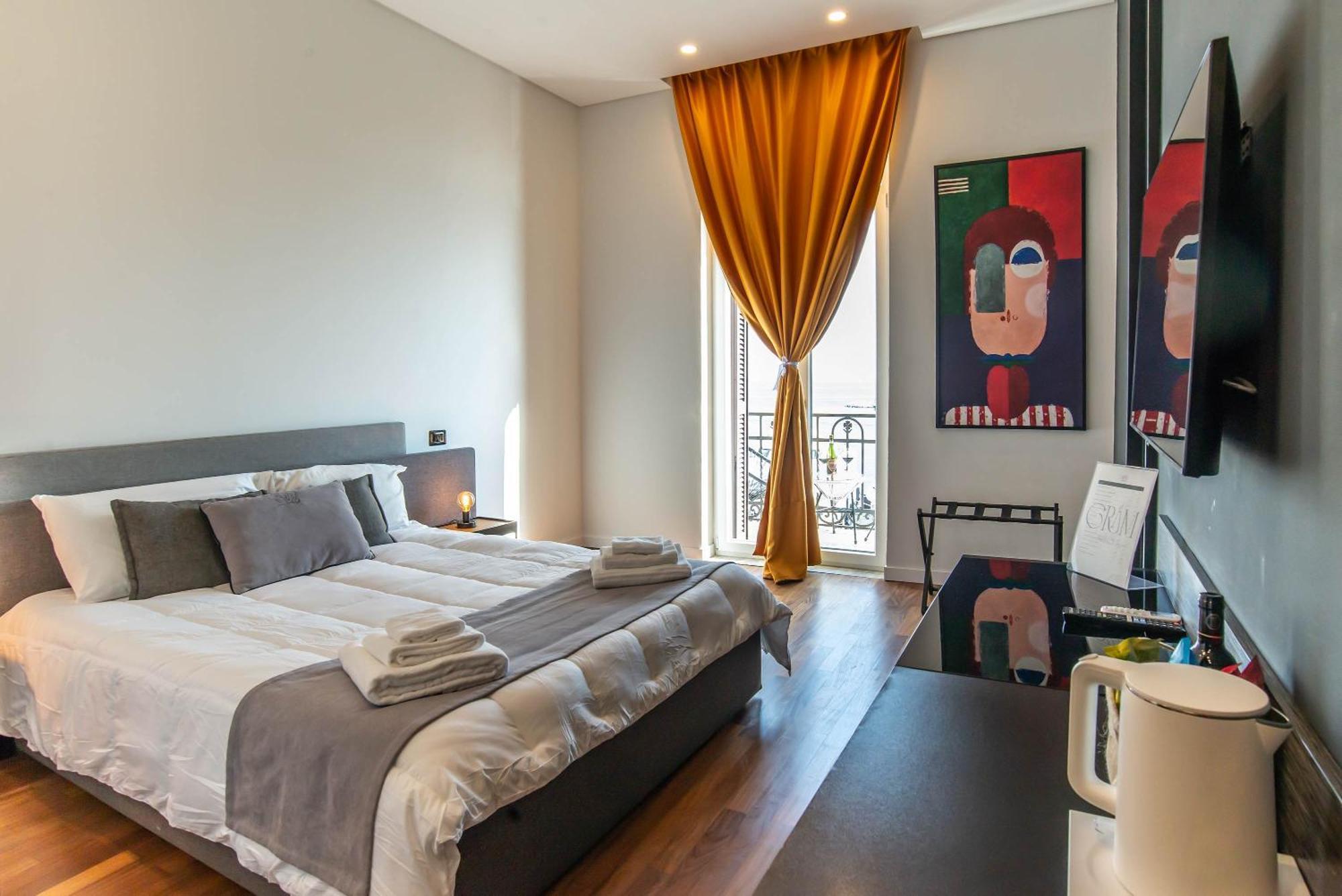 Gram Suites Napels Buitenkant foto