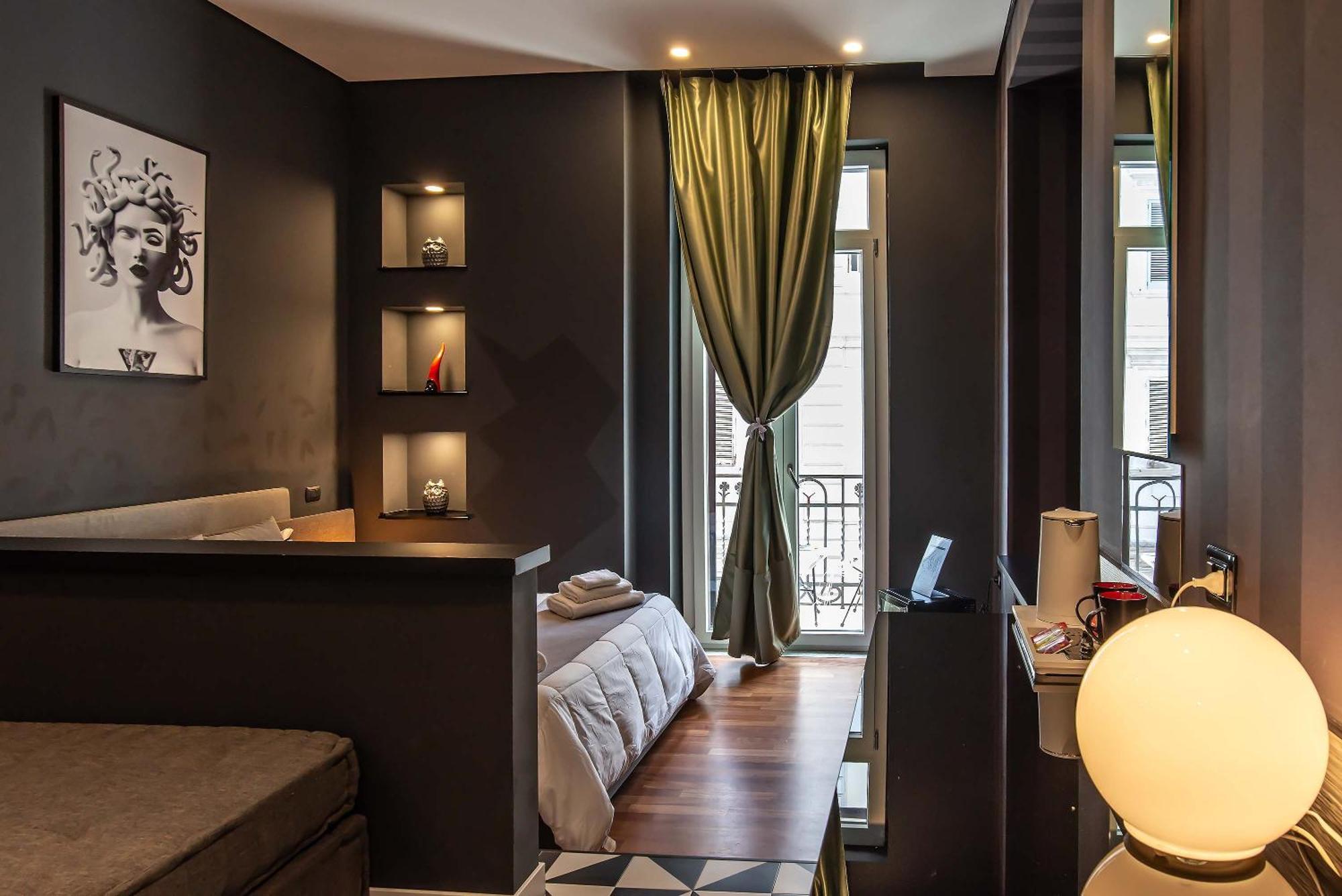 Gram Suites Napels Buitenkant foto